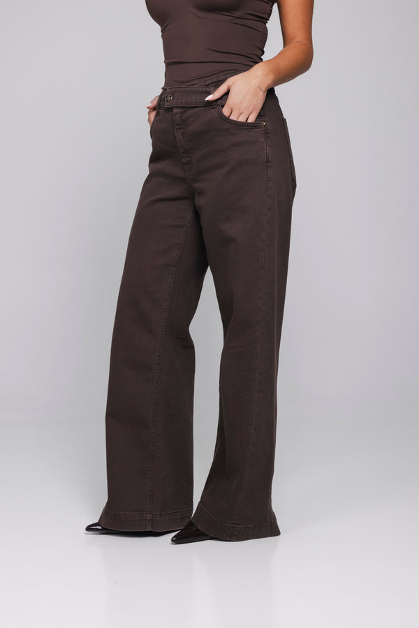 voor: Vooraanzicht Minae wide leg jeans met asymmetrische gulp
