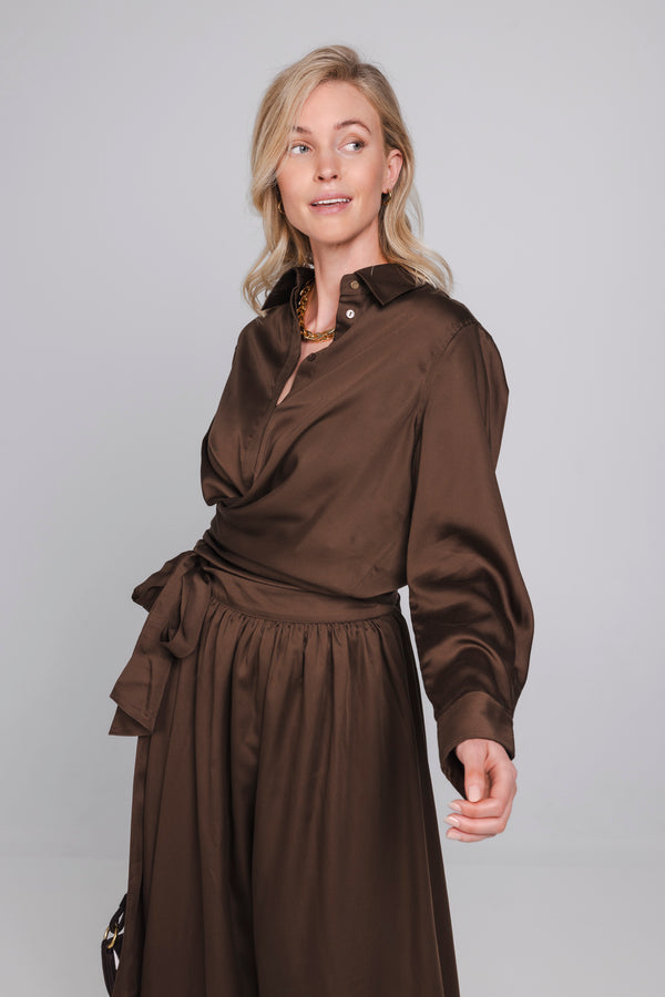 voor: Vooraanzicht Enya wikkelblouse met strikdetail